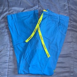 CROCS WIDE PANT SCRUBS — SMALL — ROYAL BLUE AND GREEN